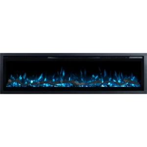 Glazen voorzijde van de elektrische haard Emotion Flame Regal met lichtblauwe LED-vlam die het sintelbed met houtblokken tot leven wekt.