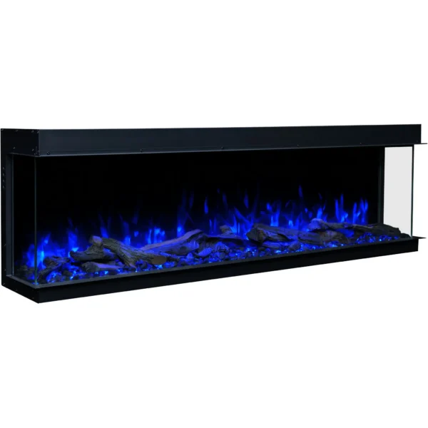 Perspectiefvol aanzicht van de elektrische haard Emotion Flame Solis met een modern blauw vlameffect, optimaal zichtbaar dankzij de driezijdige constructie.